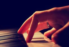 库里大战裁判！3次明显犯规不吹还半场32分，就要带队第五干詹皇.